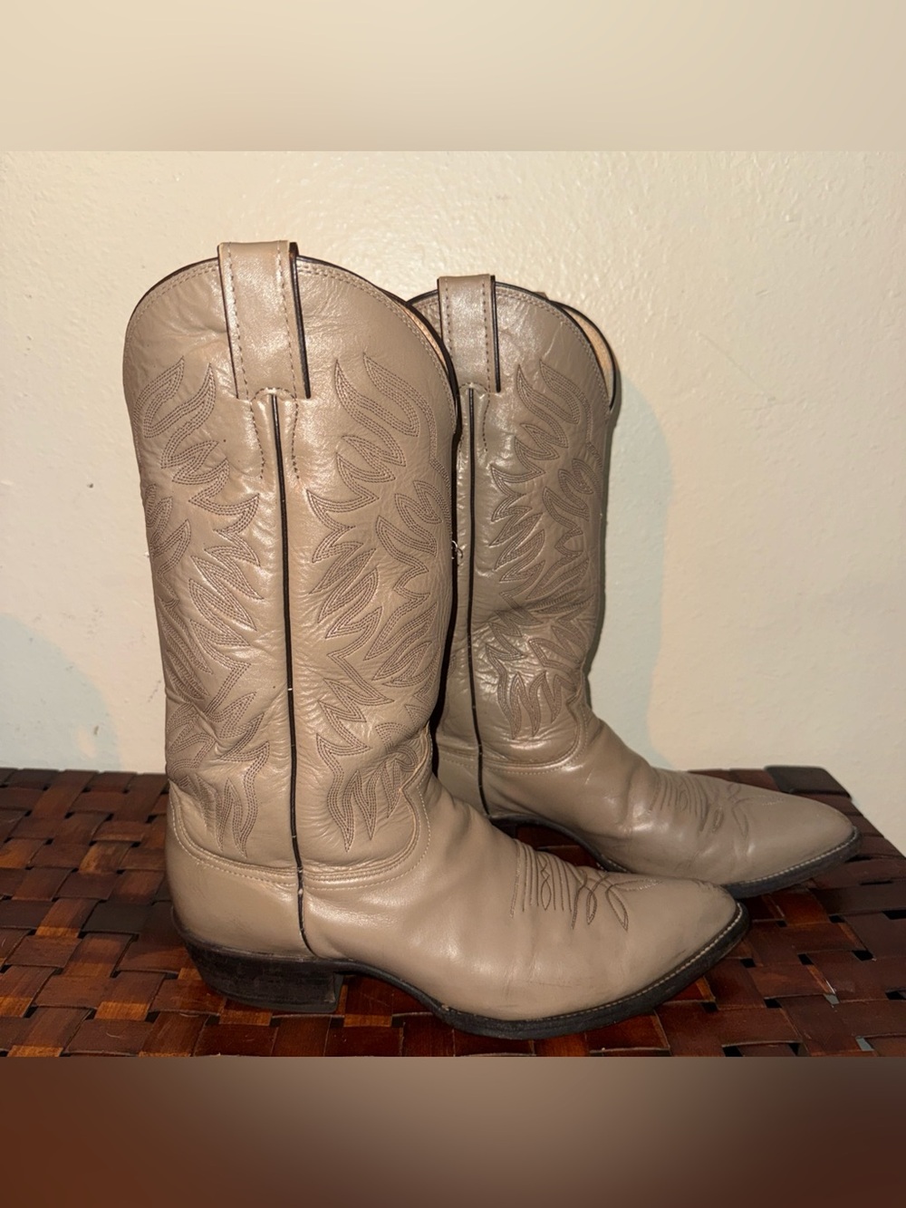 Justin Vtg  Boots Taupe Leather Cowboy Boots